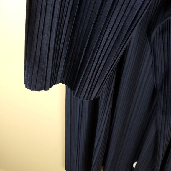 J.O.A Navy Pleated Velvet OPen Front Long Line Cardigan Size L - Picture 5 of 10